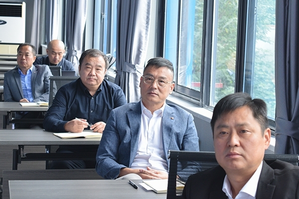 銷(xiāo)售精英參會(huì)